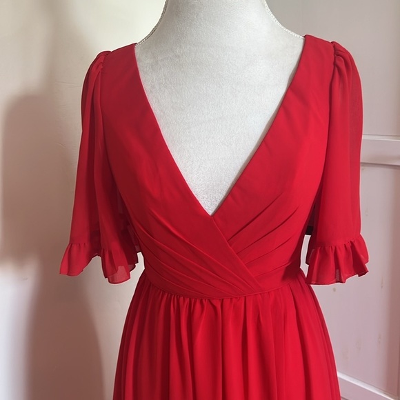 Ieena for Mac Duggal Stunning Red Ruffled V-neck Slit Gown - NWT - Size 0 - Picture 5 of 16